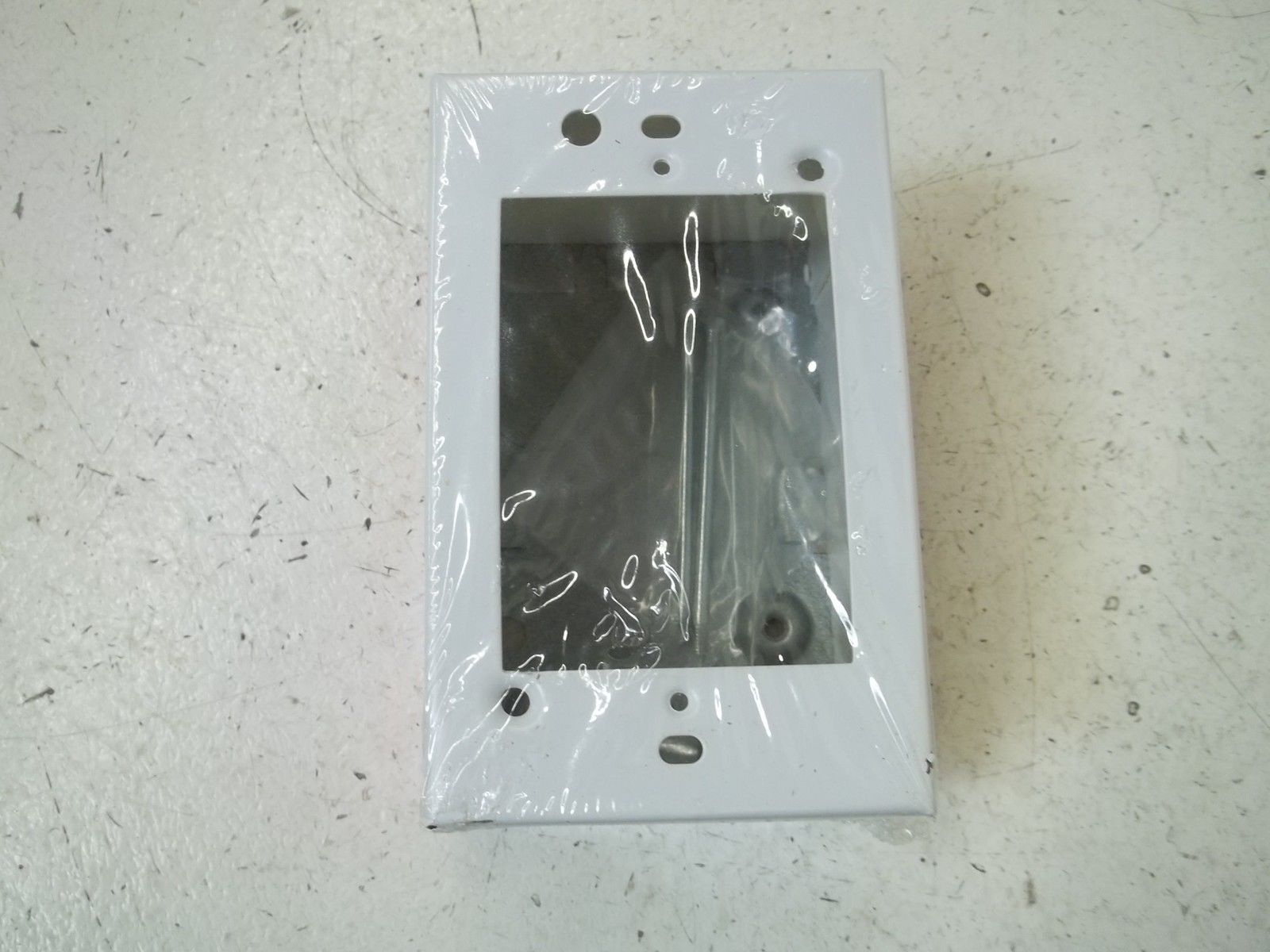 WIREMOLD 5744WH EXTRA DEEP SWITCH AND RECEPTACLE *ORIGINAL PACKAGE*