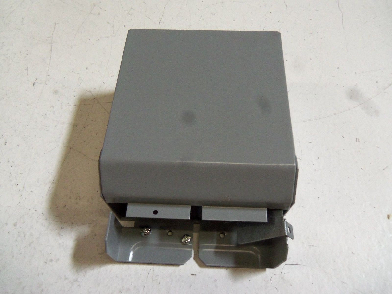 WIREMOLD G4010DF0 *NEW IN BOX*