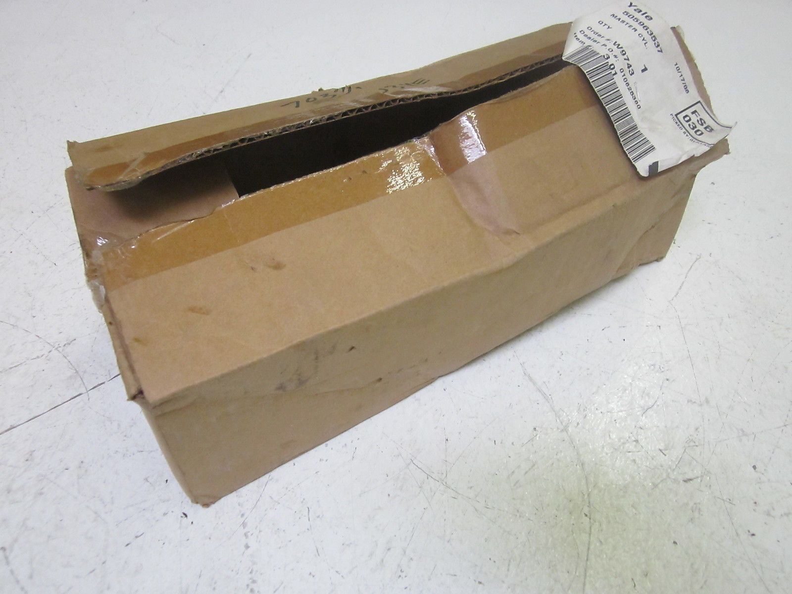 YALE GOLD SERVICE 5059635-37 MASTER BRAKE CYLINDER  *NEW IN BOX*