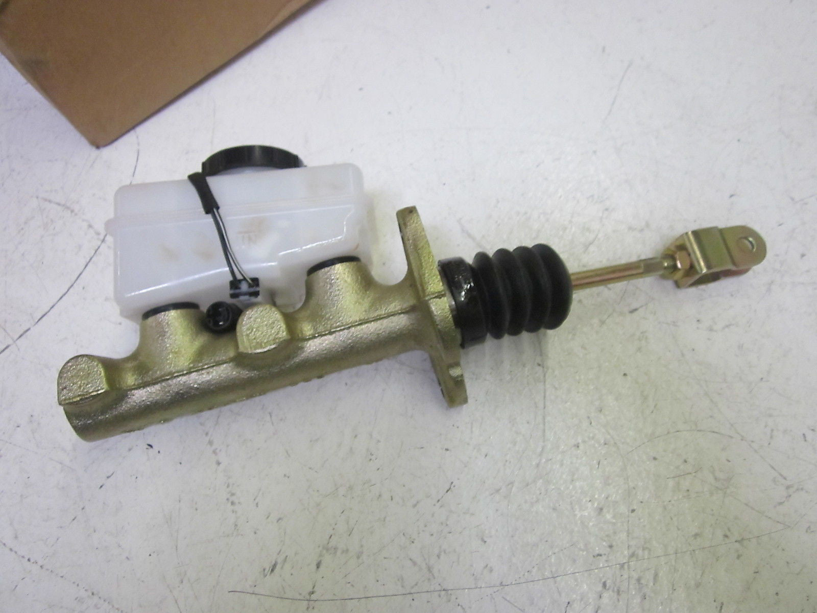 YALE GOLD SERVICE 5059635-37 MASTER BRAKE CYLINDER  *NEW IN BOX*