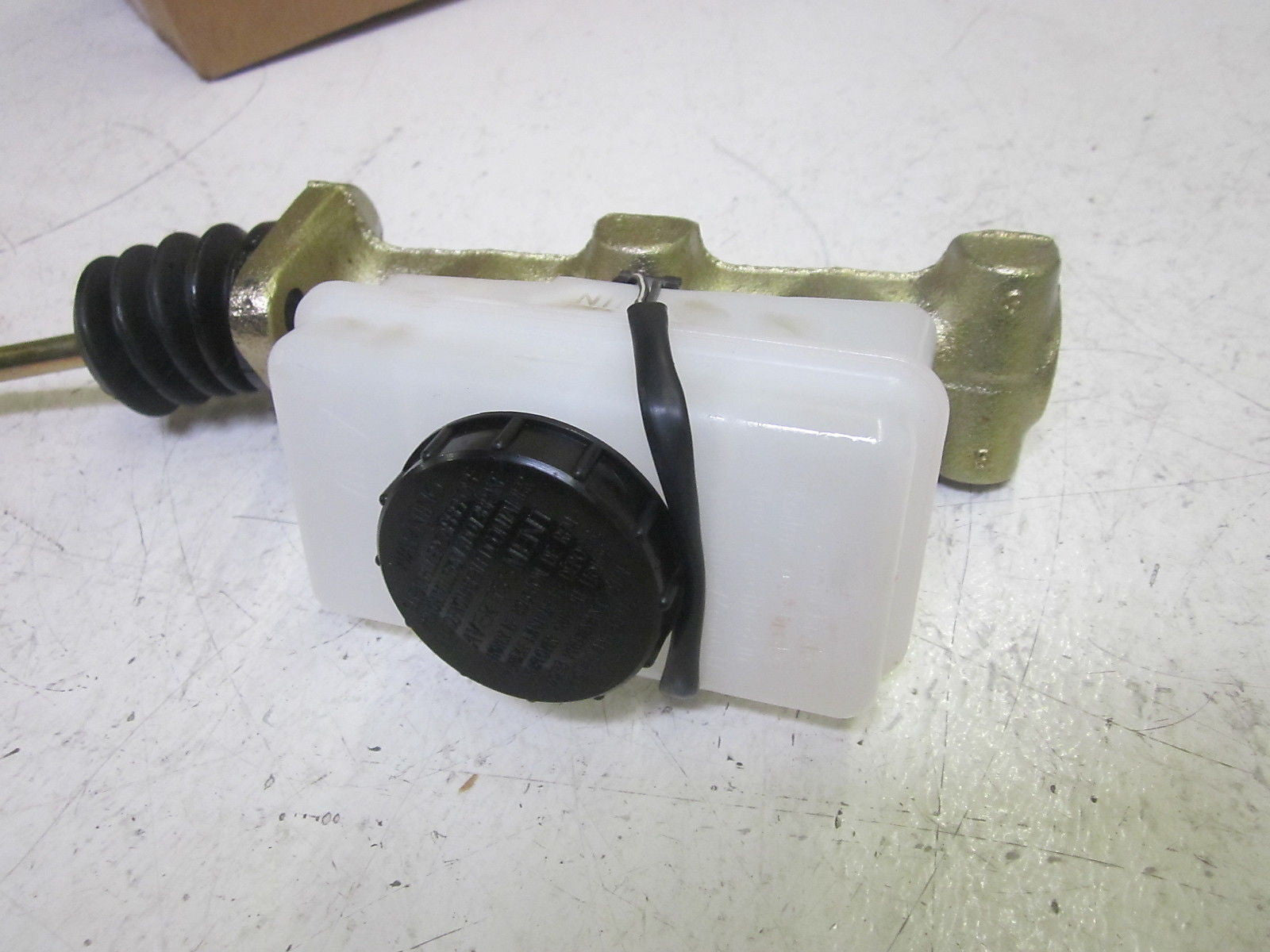 YALE GOLD SERVICE 5059635-37 MASTER BRAKE CYLINDER  *NEW IN BOX*