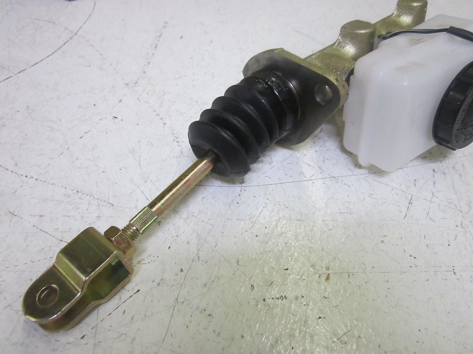 YALE GOLD SERVICE 5059635-37 MASTER BRAKE CYLINDER  *NEW IN BOX*