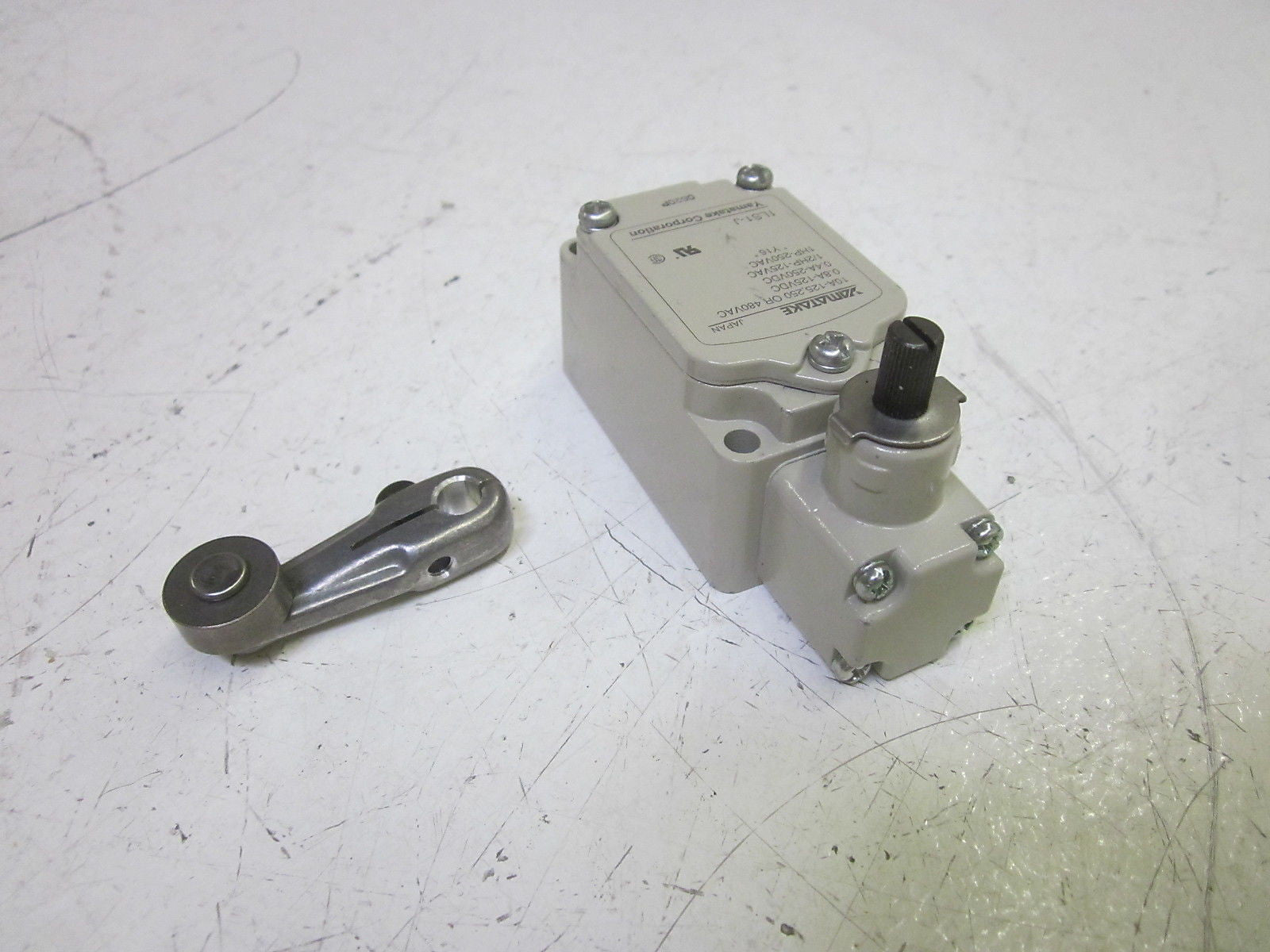 YAMATAKE 1LS1-J LIMIT SWITCH *USED*