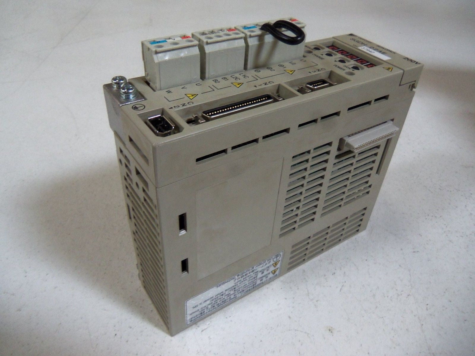YASKAWA SERVOPACK SGDH-02AE SERVO DRIVE *USED*