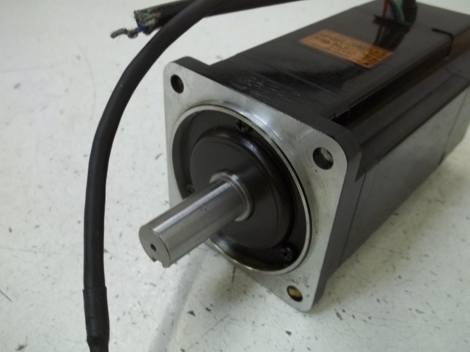 YASKAWA SGM-08A314 AC SERVO MOTOR *USED*