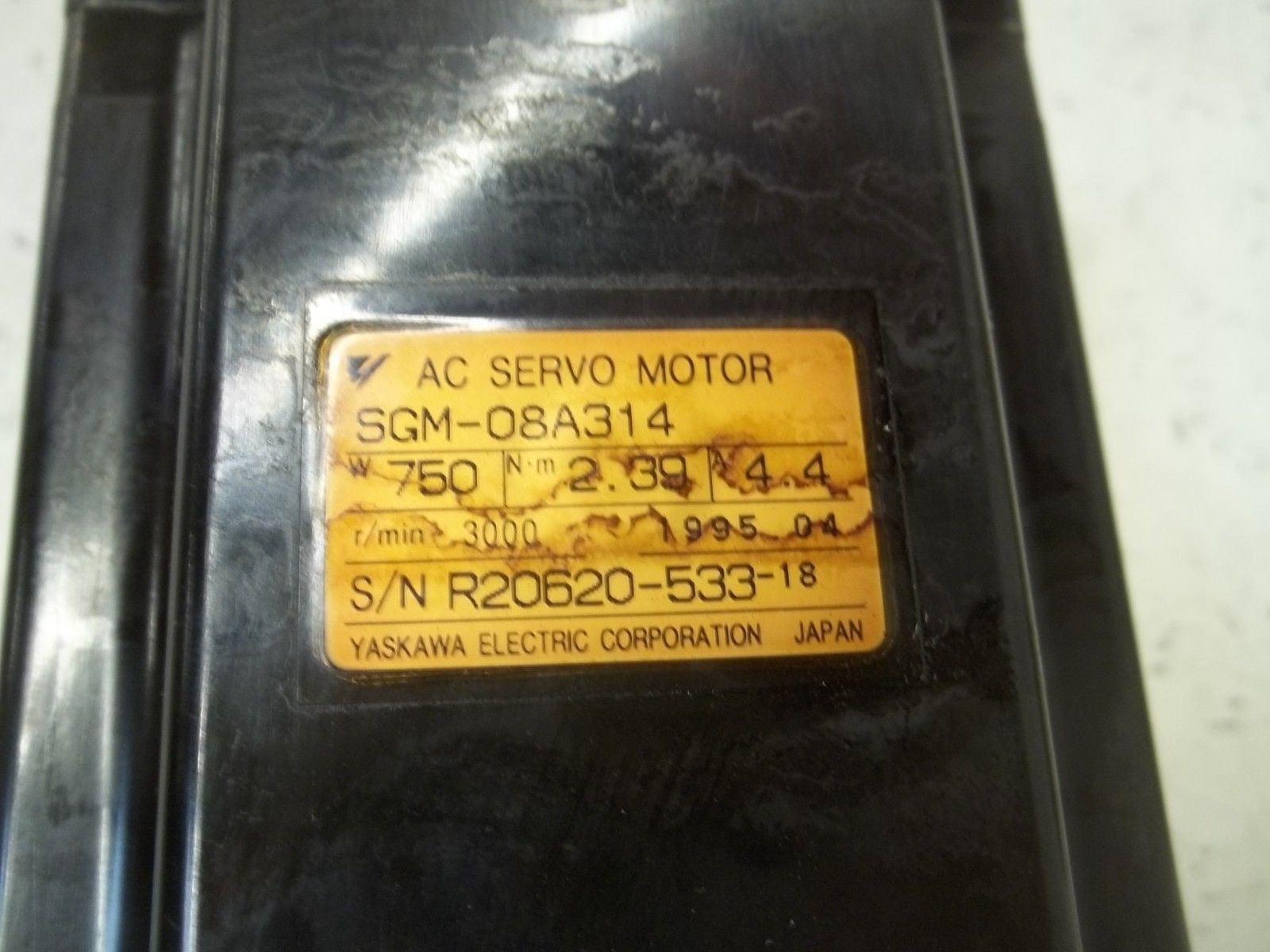 YASKAWA SGM-08A314 AC SERVO MOTOR *USED*