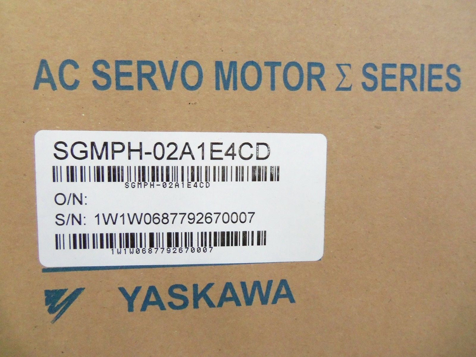 YASKAWA SGMPH-02A1E4CD *NEW IN BOX*