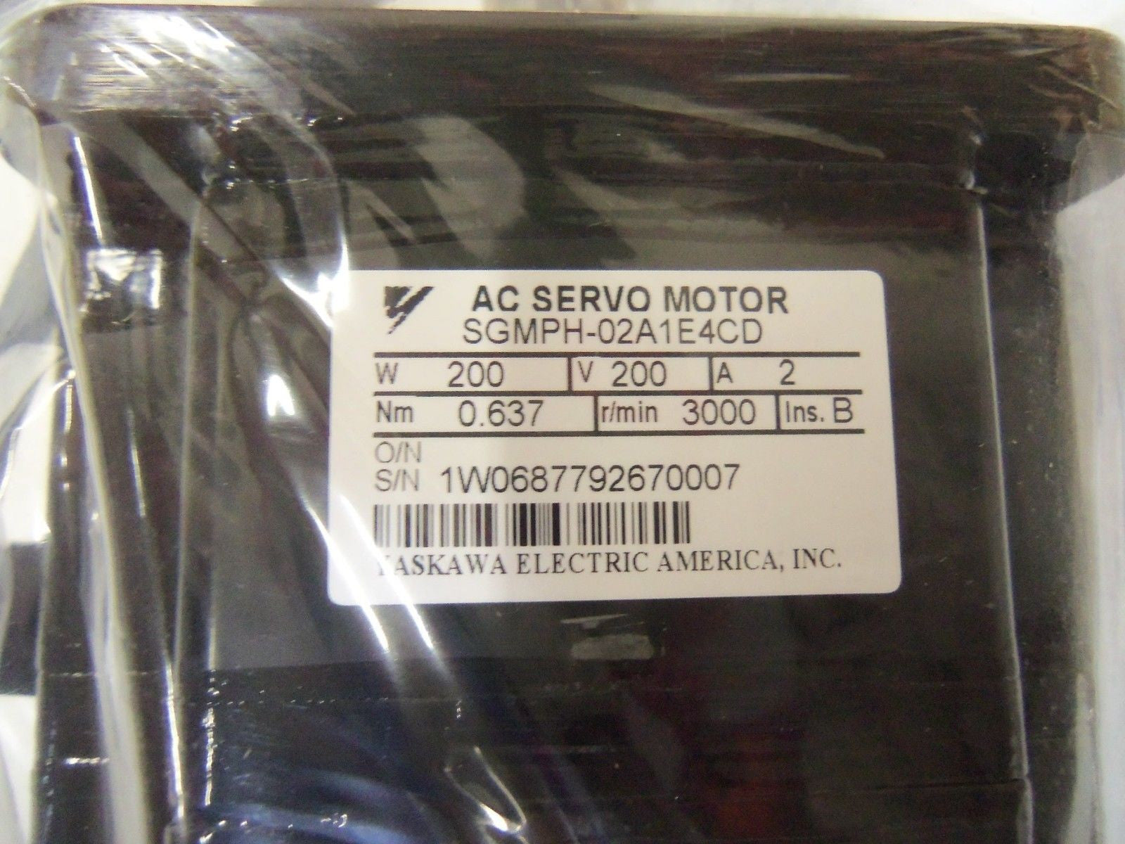 YASKAWA SGMPH-02A1E4CD *NEW IN BOX*