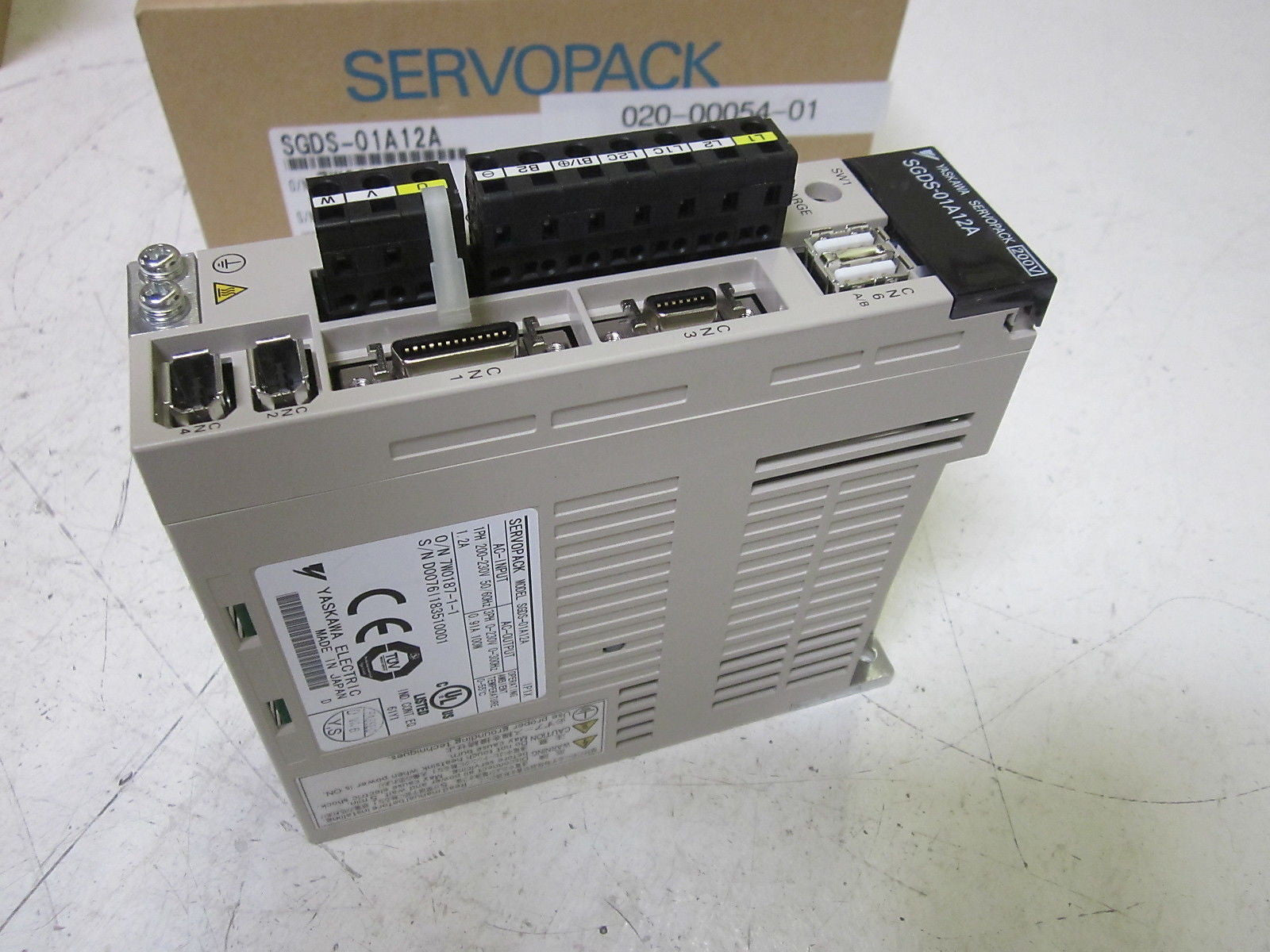 YOKAGAWA SGDS-01A12A SERVO DRIVE *NEW IN BOX*