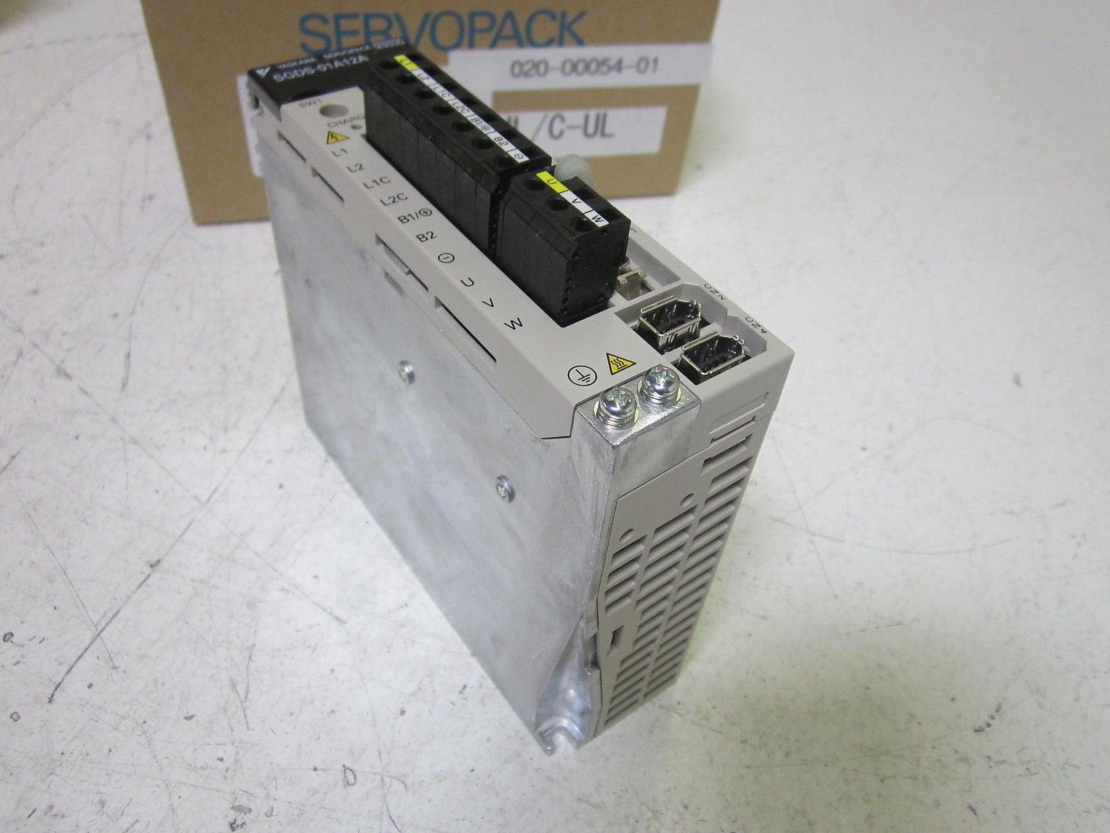 YOKAGAWA SGDS-01A12A SERVO DRIVE *NEW IN BOX*