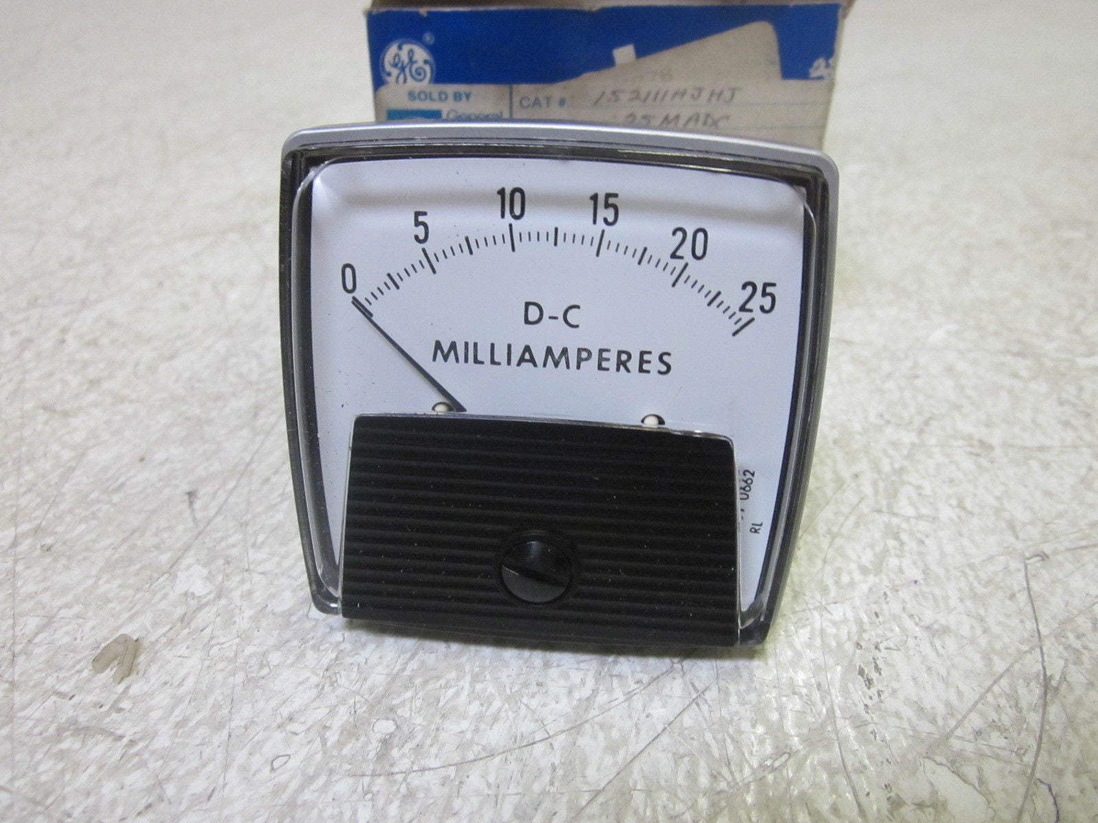 YOKOGAWA 152111HJHJ 0-25 D-C MILIAMPERES *NEW IN BOX*
