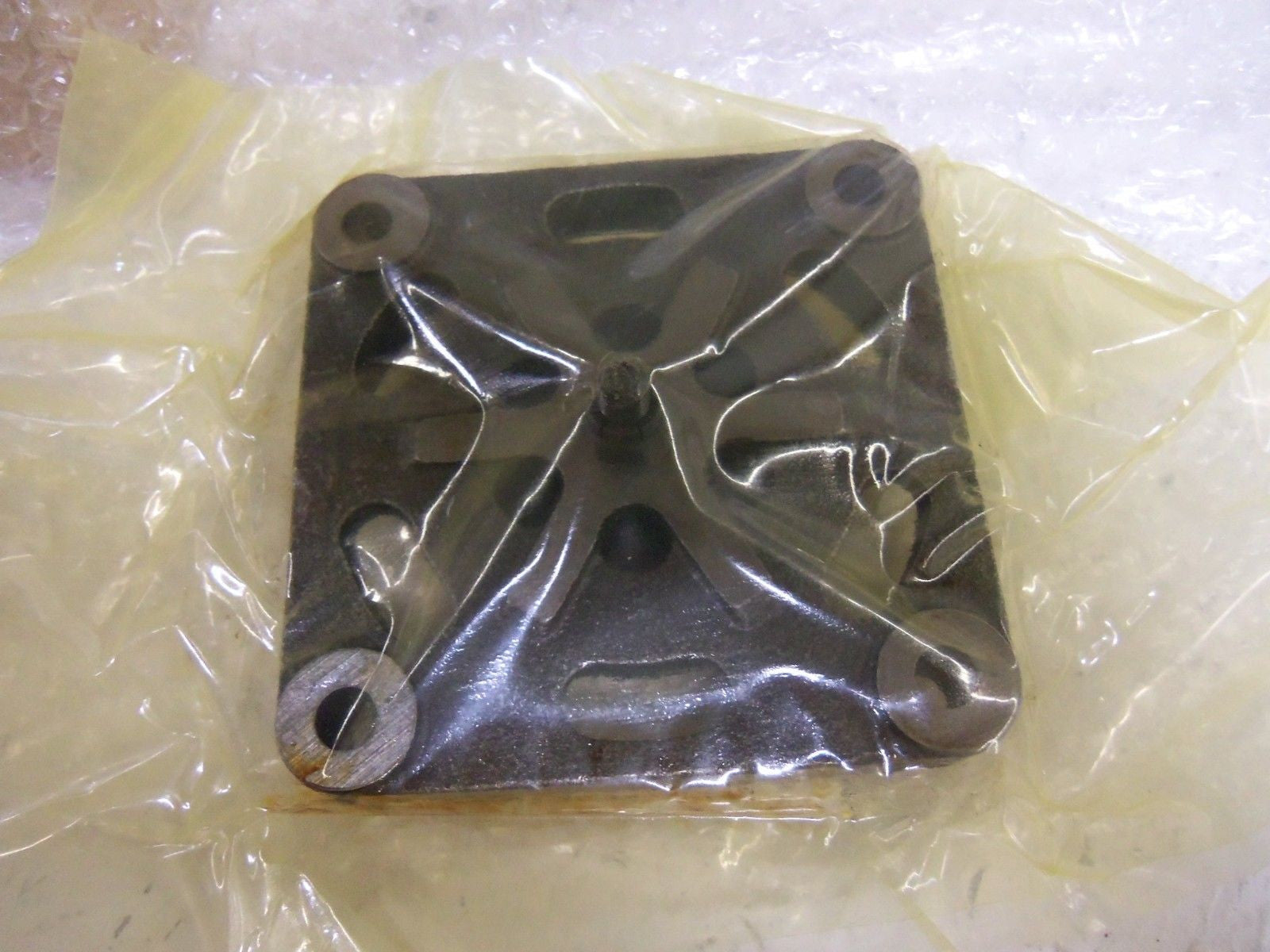 YORK 665-25183-000 CAGE VALVE *NEW IN BOX*
