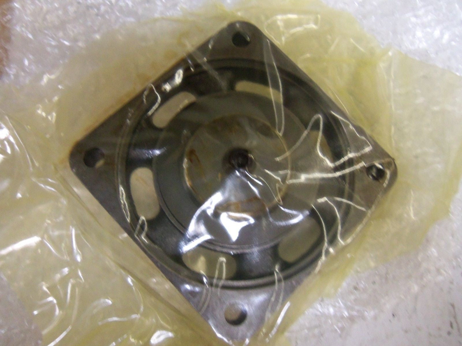 YORK 665-25183-000 CAGE VALVE *NEW IN BOX*